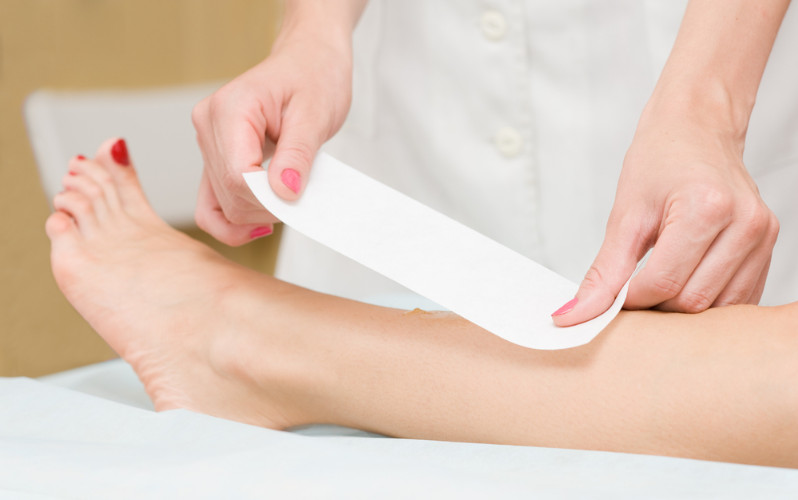 Waxing to remove hairs