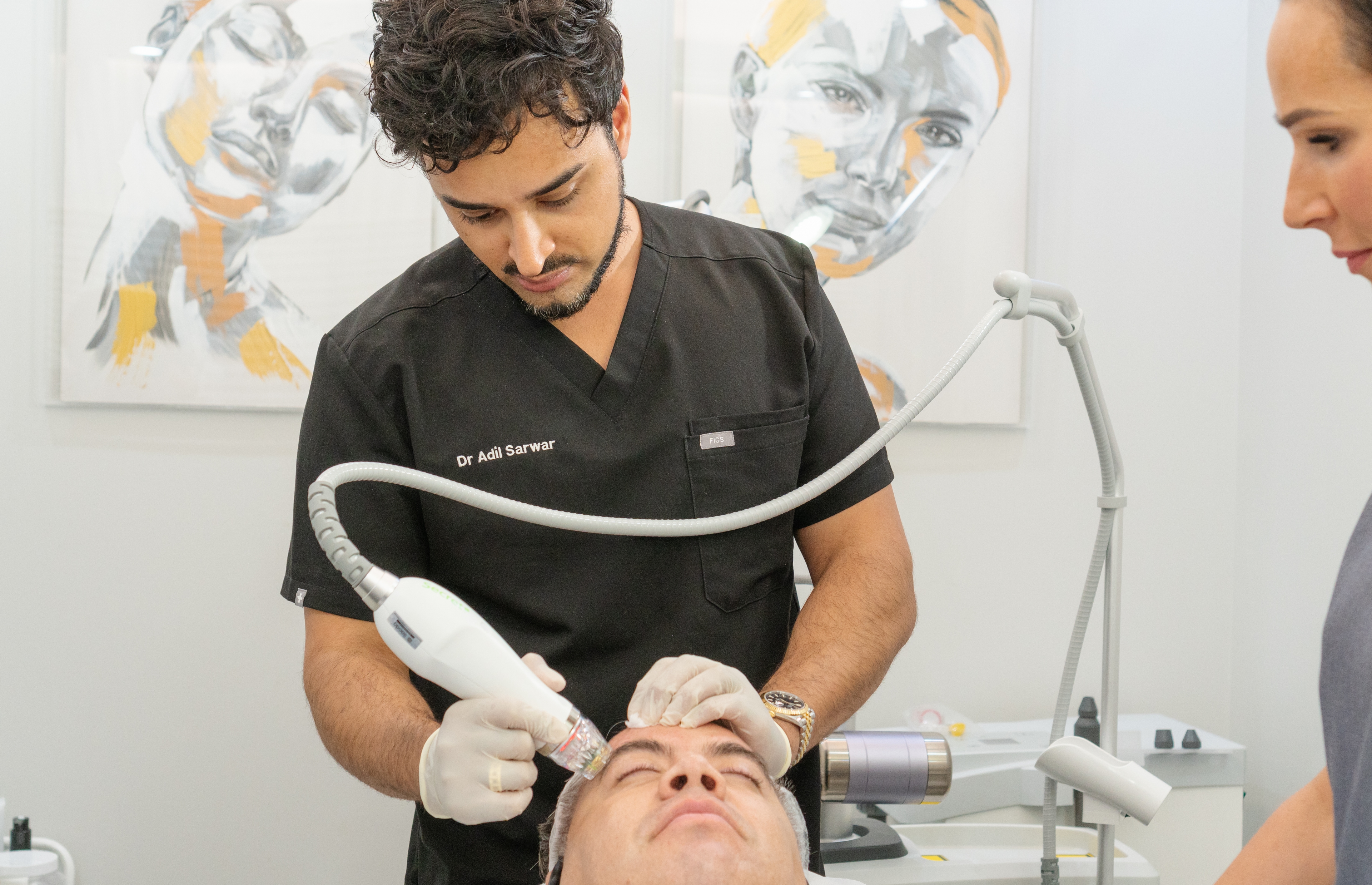 Dr Adil Sarwar delivering Secret PRO RF microneedling to a male patient